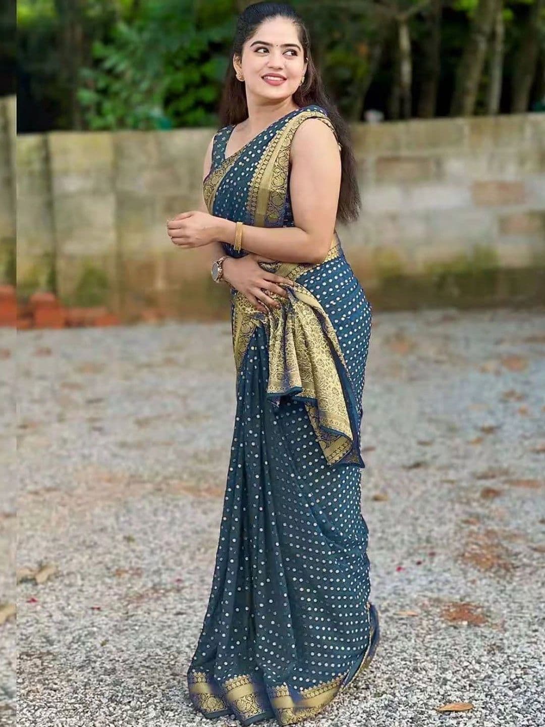 Milvia Woven Design Zari Silk Blend Designer Banarasi Saree thumbnail 2