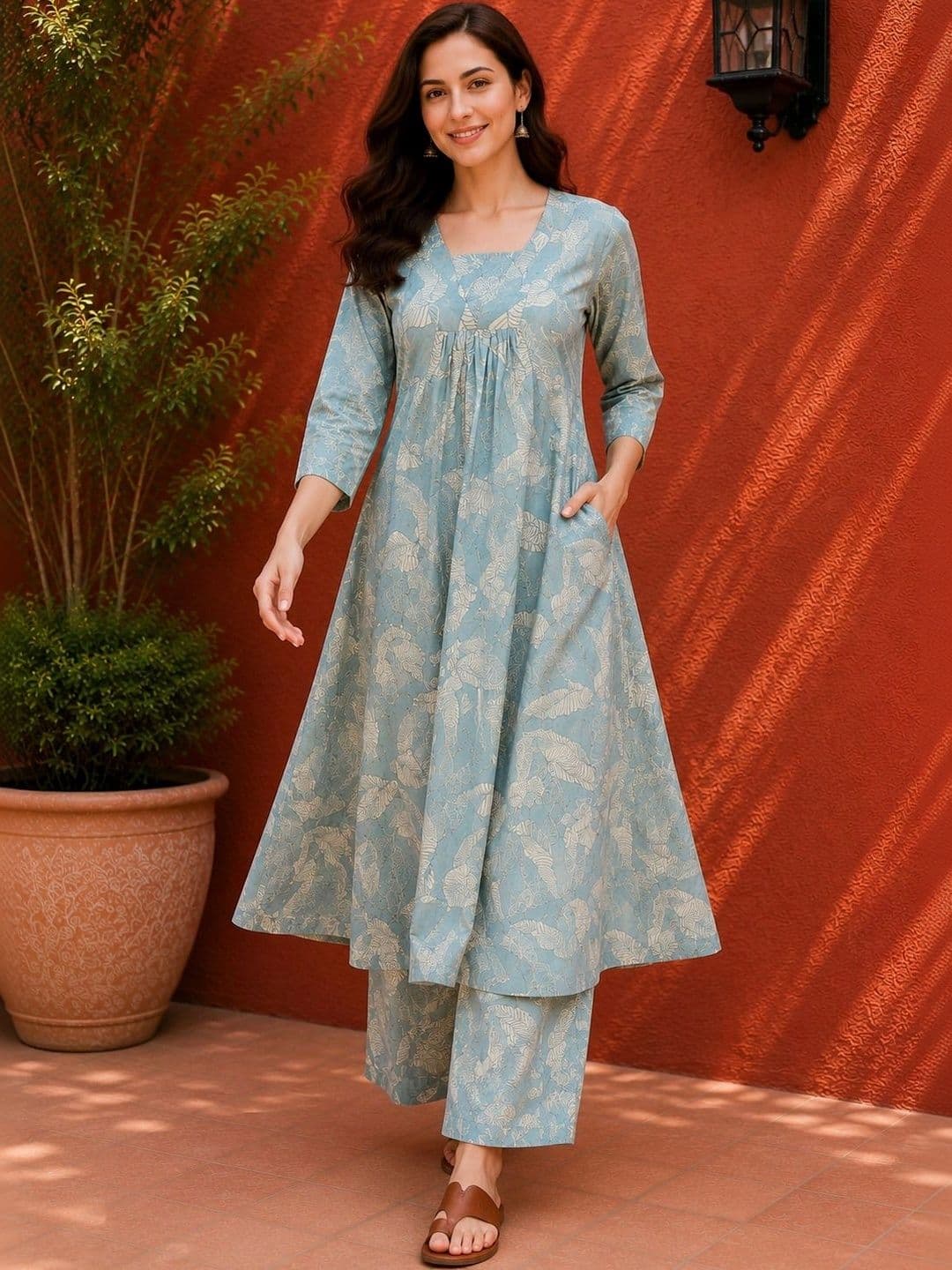 EVANORA Women Floral Printed Pleated Kurta with Palazzos - view 1