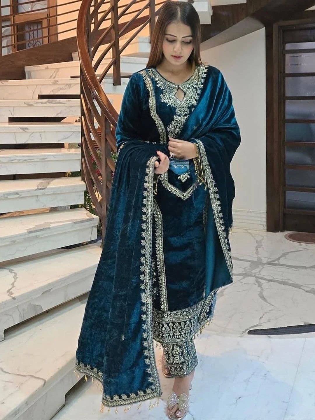 B&B Fashion Womend Regular Velvet Kurta with Trousers & With Dupatta thumbnail 6