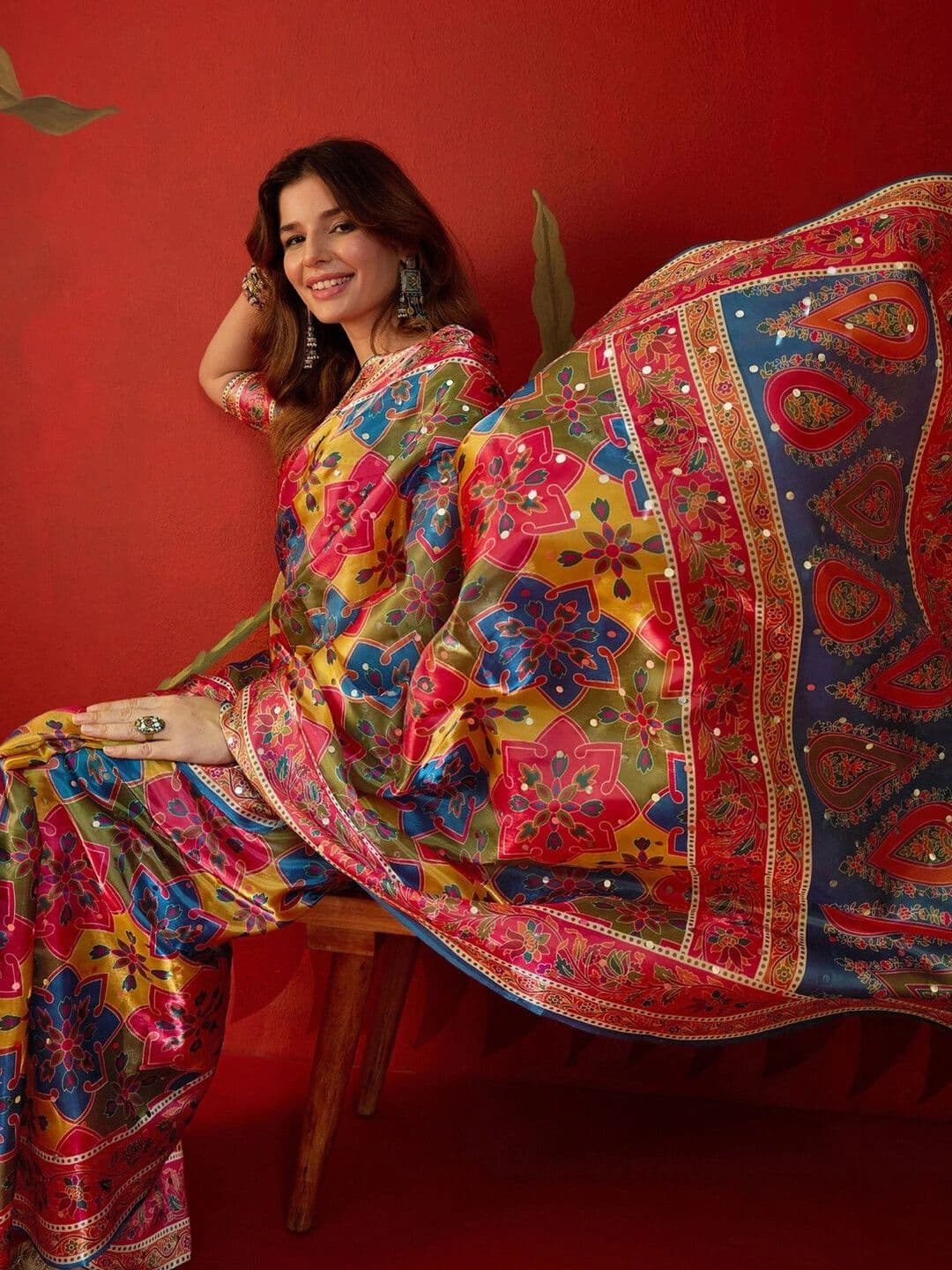 Sangria Ethnic Motifs Mirror Work Pure Georgette Saree thumbnail 3