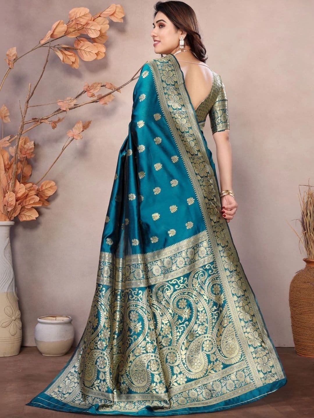 ODHNEE Woven Design Zari Silk Blend Designer Banarasi Saree thumbnail 5