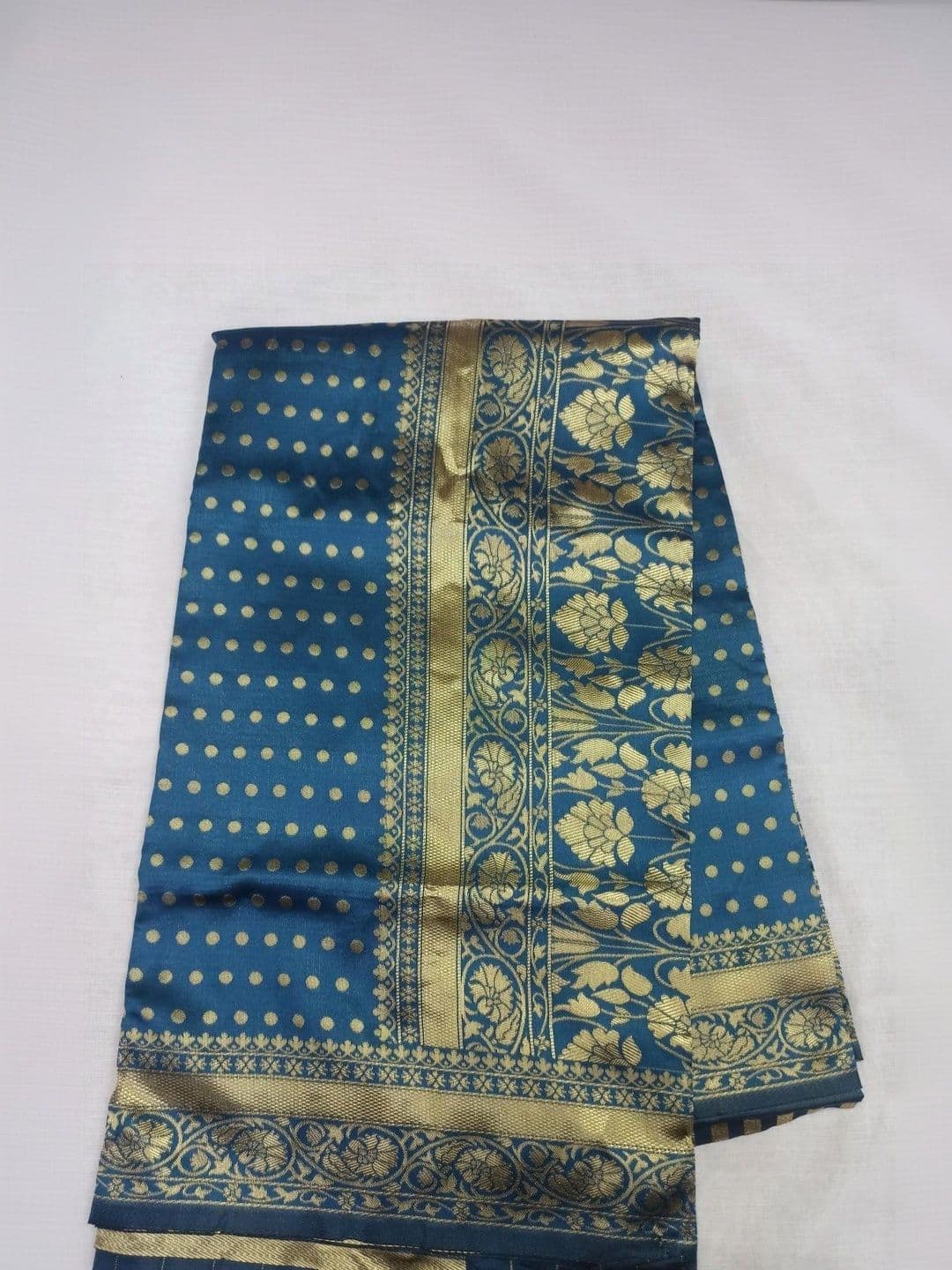 Milvia Woven Design Zari Silk Blend Designer Banarasi Saree thumbnail 4