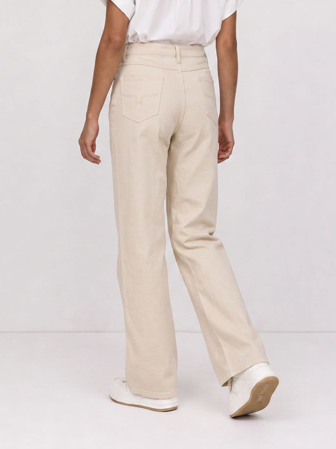 The Roadster Life Co. Women Straight Fit Stretchable Jeans thumbnail 3