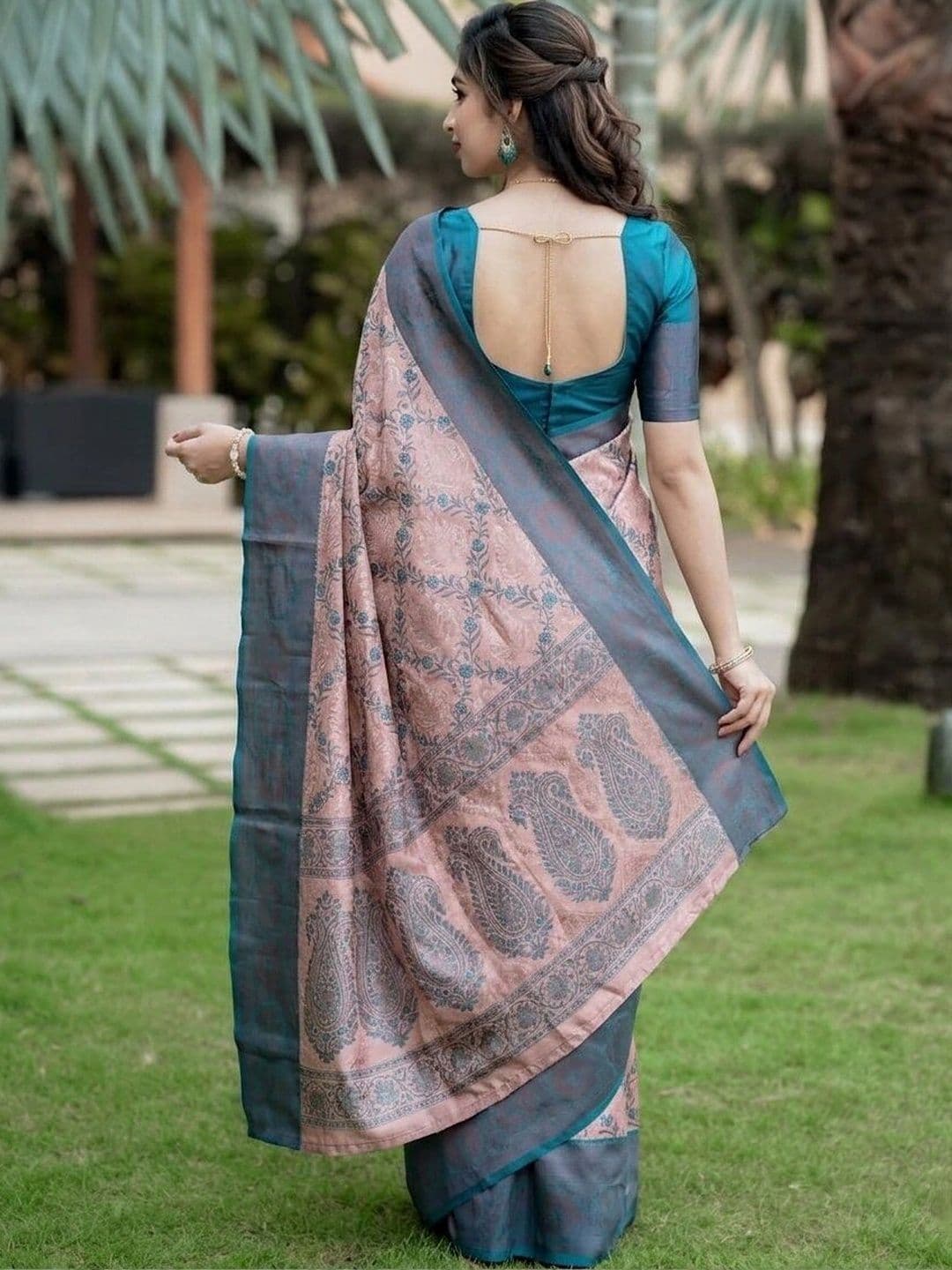 PAZVADI Woven Design Zari Silk Blend Designer Kanjeevaram Saree thumbnail 5