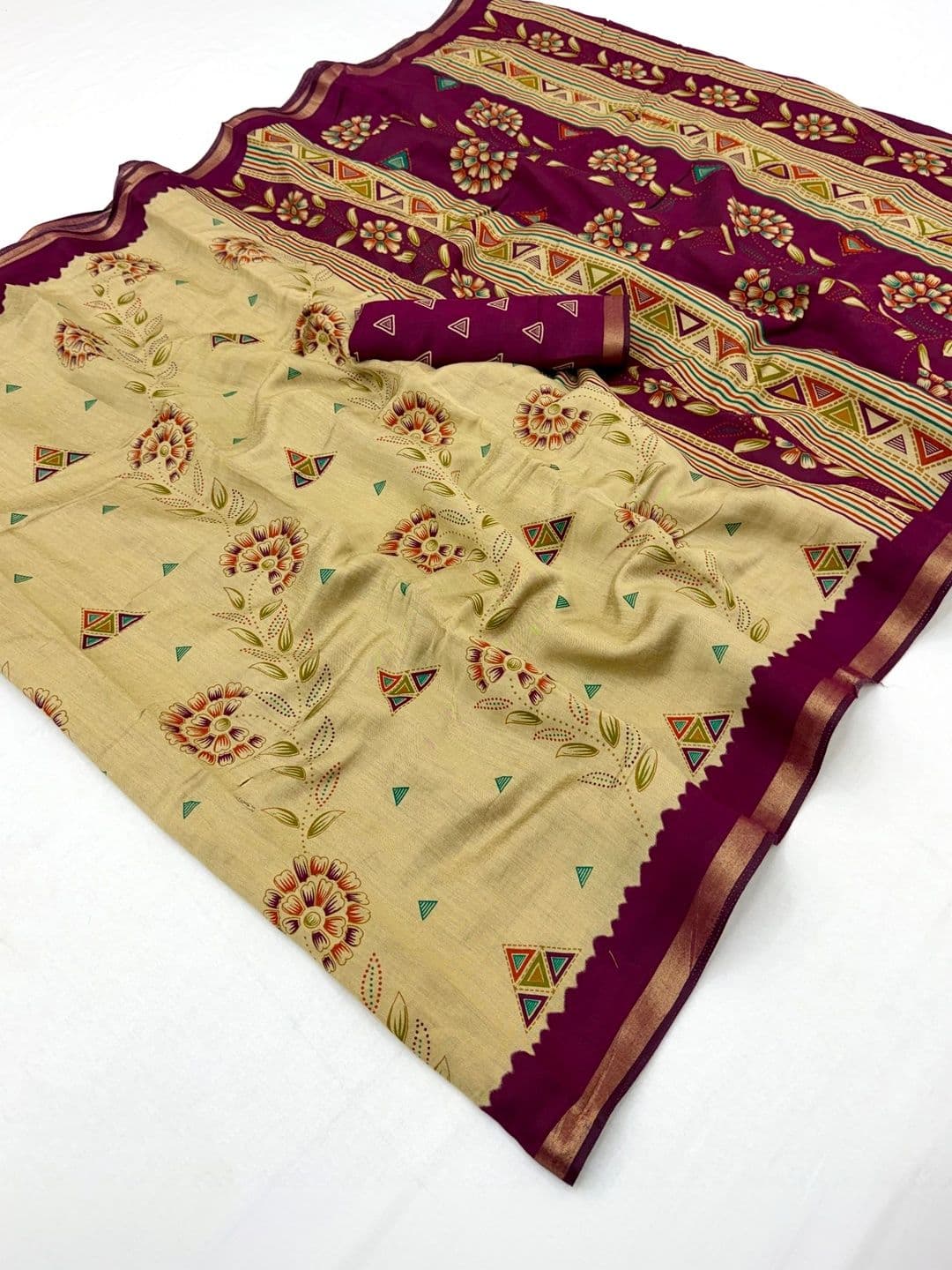 NARIVESH TRENDS Floral Saree thumbnail 2