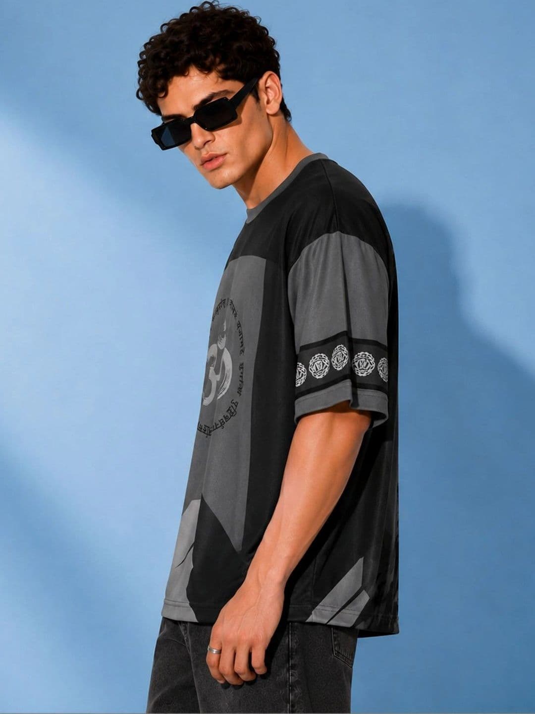 Leotude Men Colourblocked Drop-Shoulder Sleeves T-shirt thumbnail 4