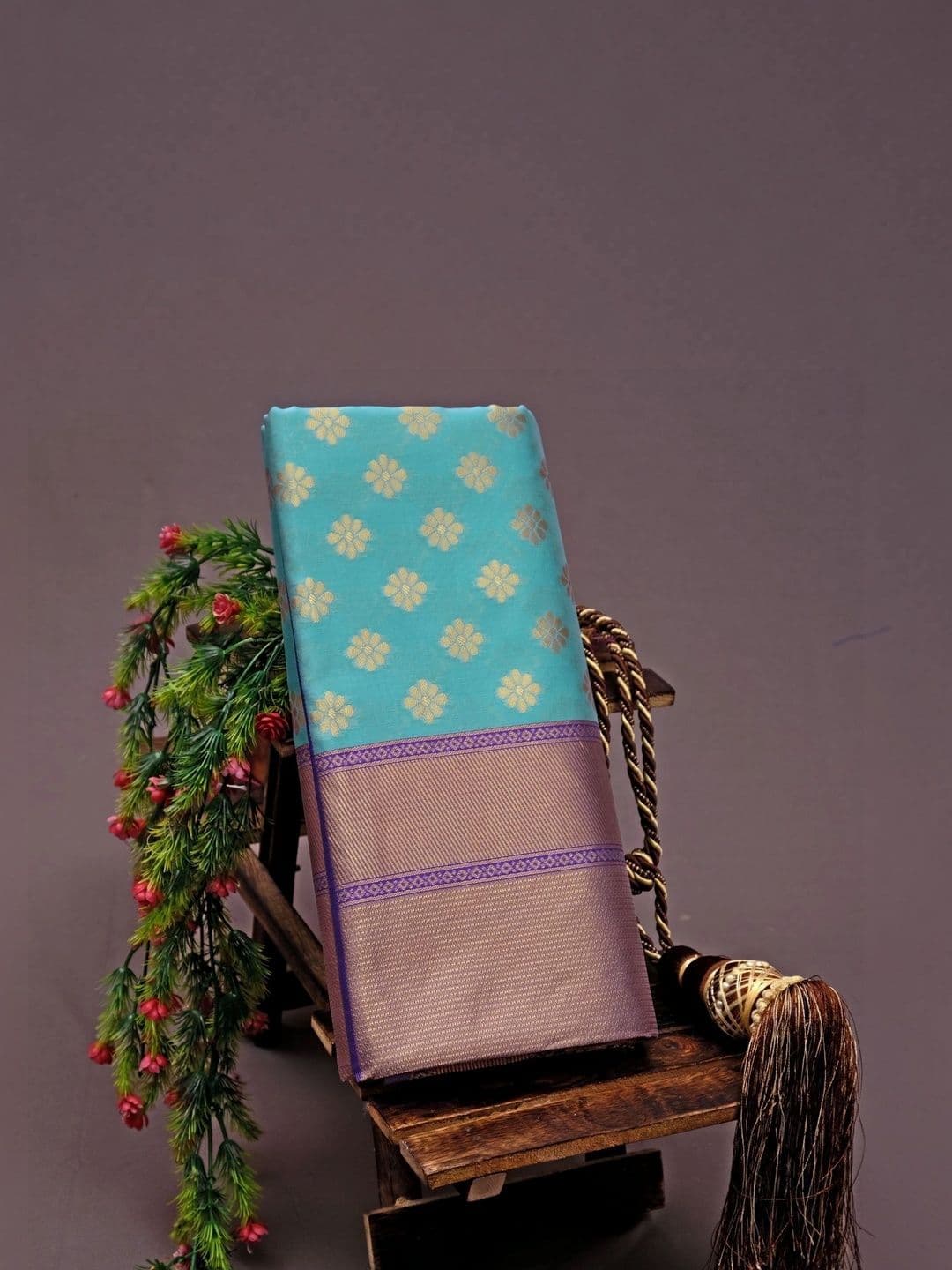 PAZVADI Woven Design Zari Silk Blend Designer Kanjeevaram Saree thumbnail 2