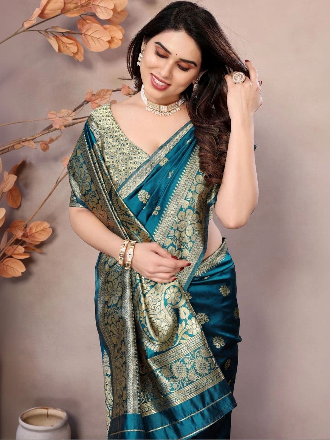 ODHNEE Woven Design Zari Silk Blend Designer Banarasi Saree thumbnail 3