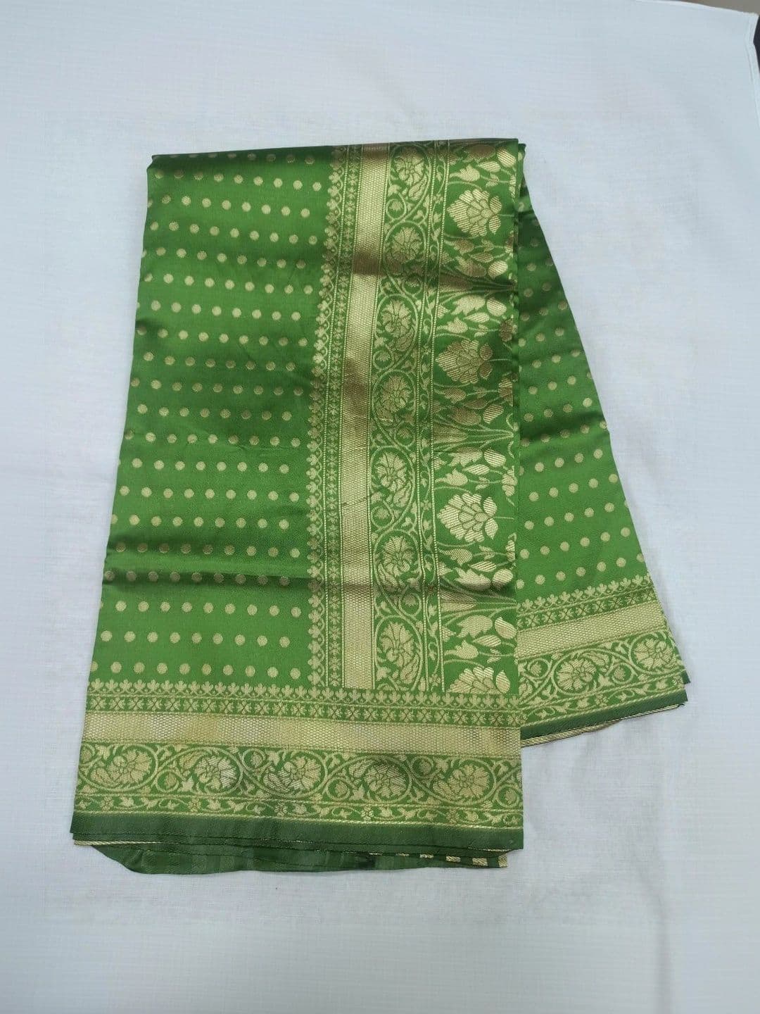 Milvia Woven Design Zari Silk Blend Designer Banarasi Saree thumbnail 6
