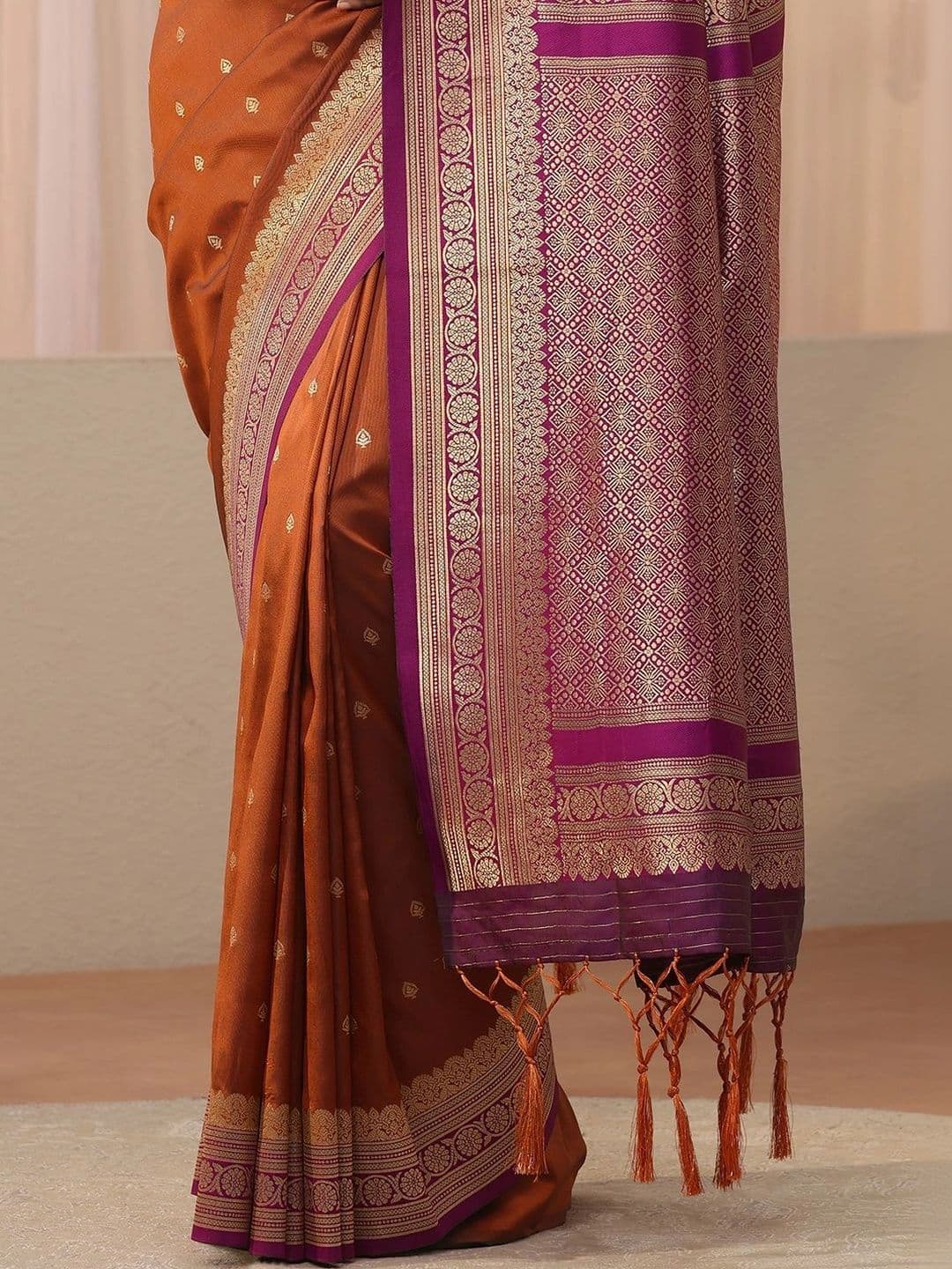 Libas Woven Design Zari Silk Blend Saree thumbnail 5