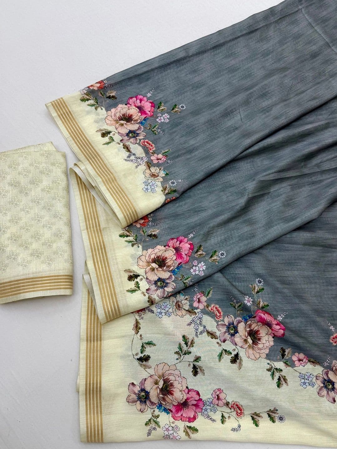 NARIVESH TRENDS Floral Art Silk Saree thumbnail 4