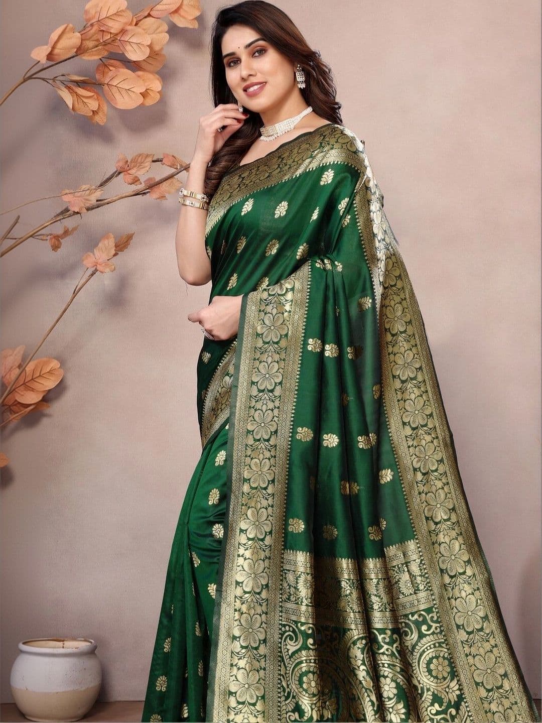 ODHNEE Woven Design Zari Silk Blend Designer Banarasi Saree thumbnail 4