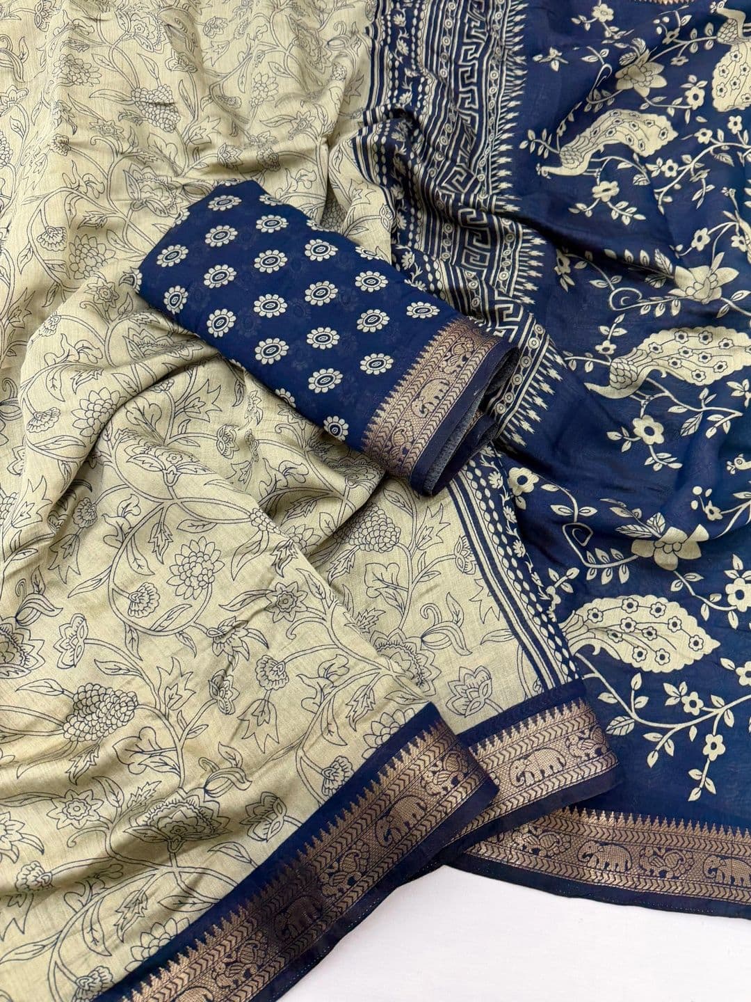 NARIVESH TRENDS Zari Saree thumbnail 2