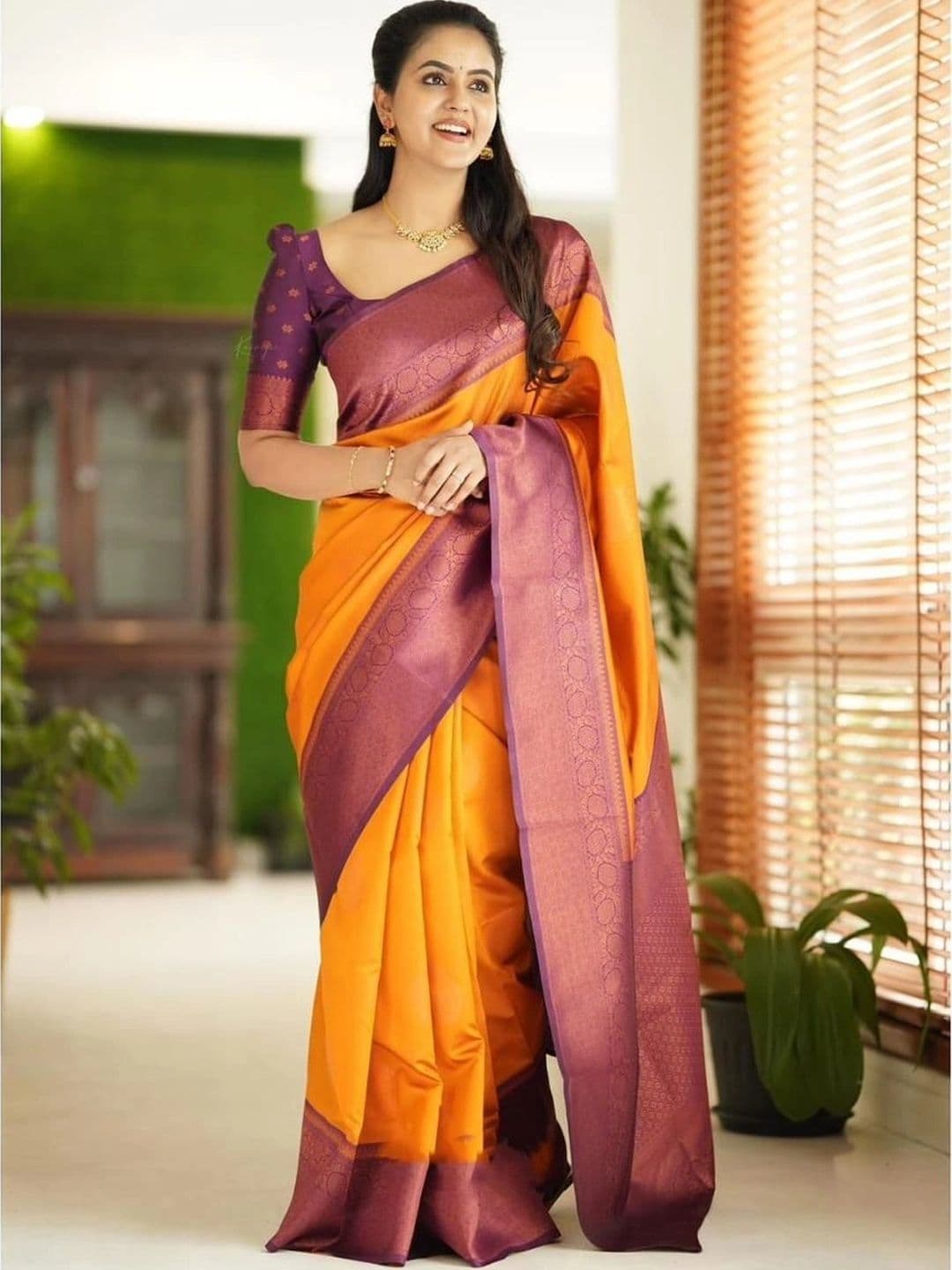 PAZVADI Woven Design Zari Silk Blend Designer Kanjeevaram Saree - view 1