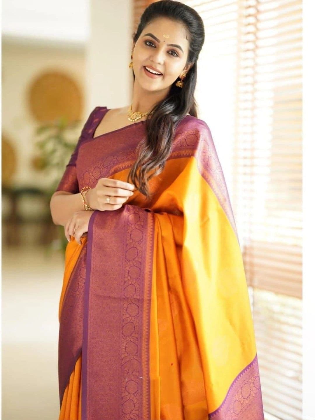 PAZVADI Woven Design Zari Silk Blend Designer Kanjeevaram Saree thumbnail 6