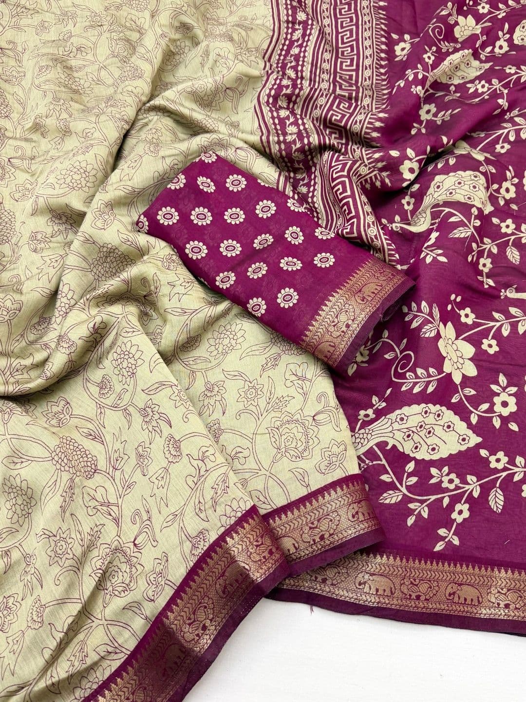 NARIVESH TRENDS Floral Zari Saree thumbnail 2