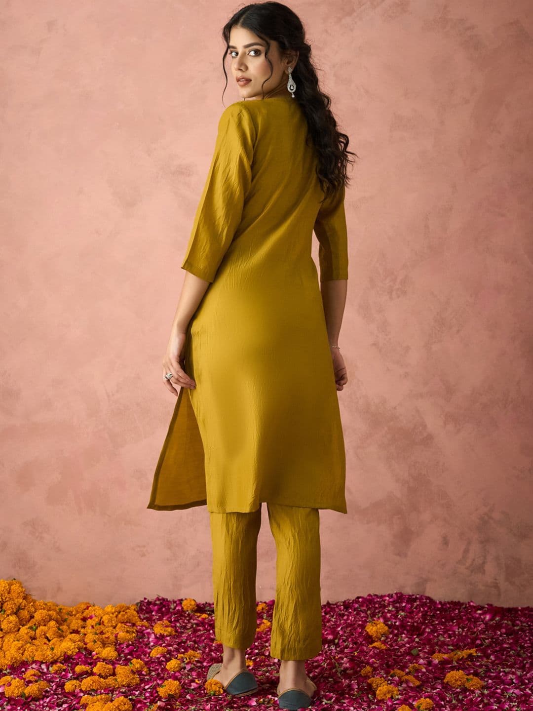 KALINI  Geometric Yoke Design Thread Work Notch-Neck Straight Kurta With Trousers thumbnail 5