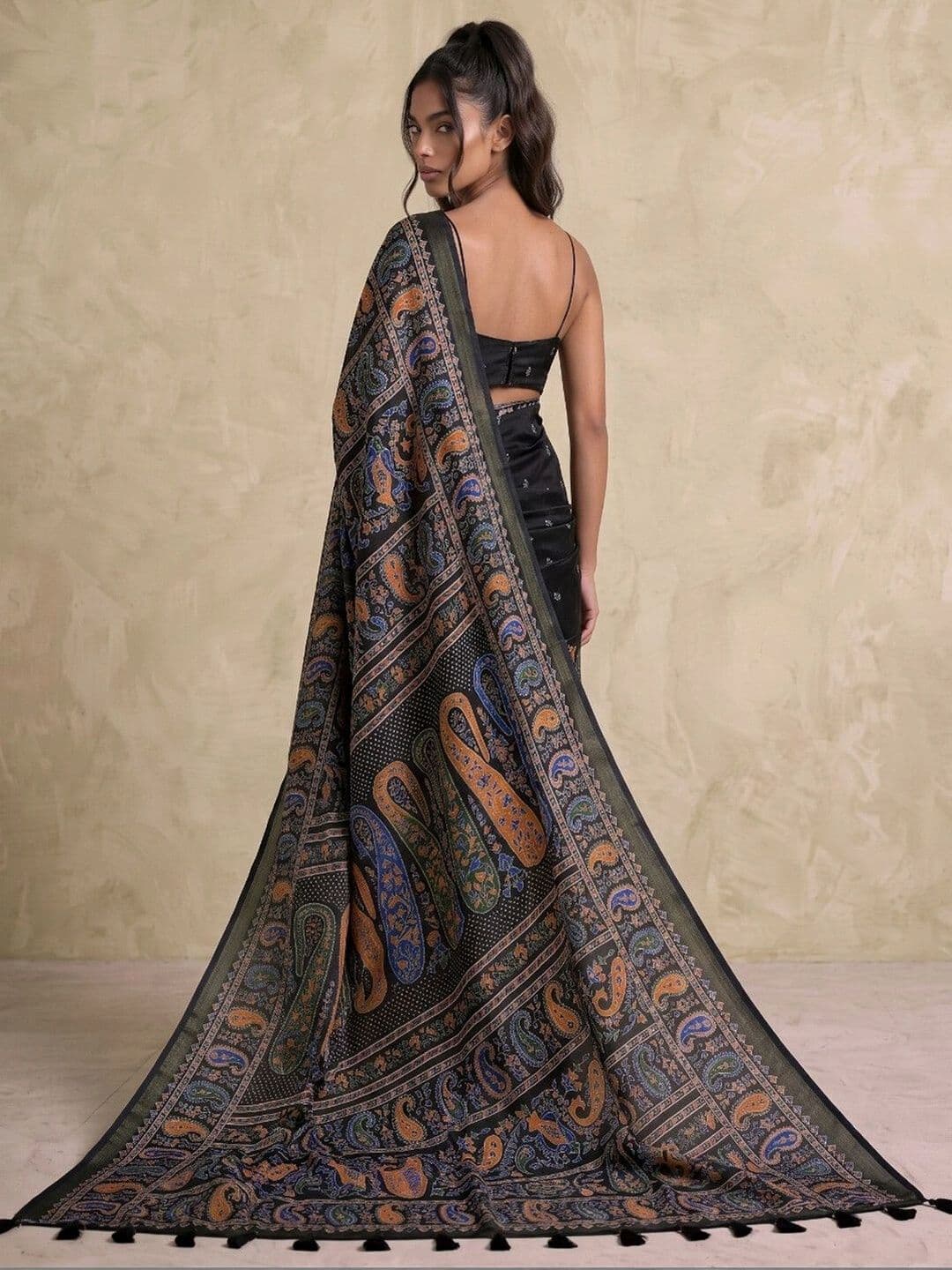 SAARA Paisley Zari Silk Blend Saree thumbnail 3