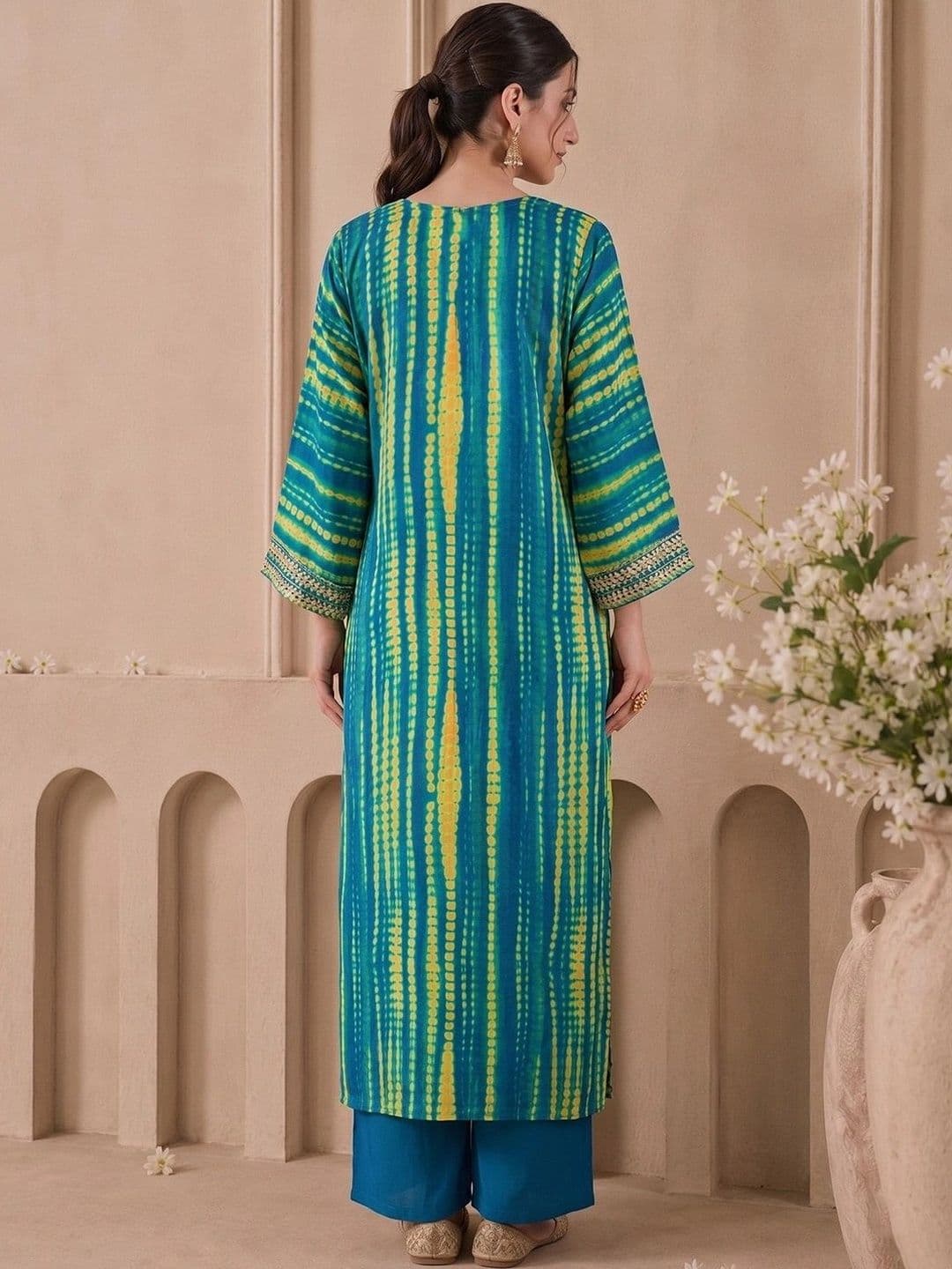 Varanga Women Dyed Regular Thread Work Kurta with Palazzos thumbnail 4