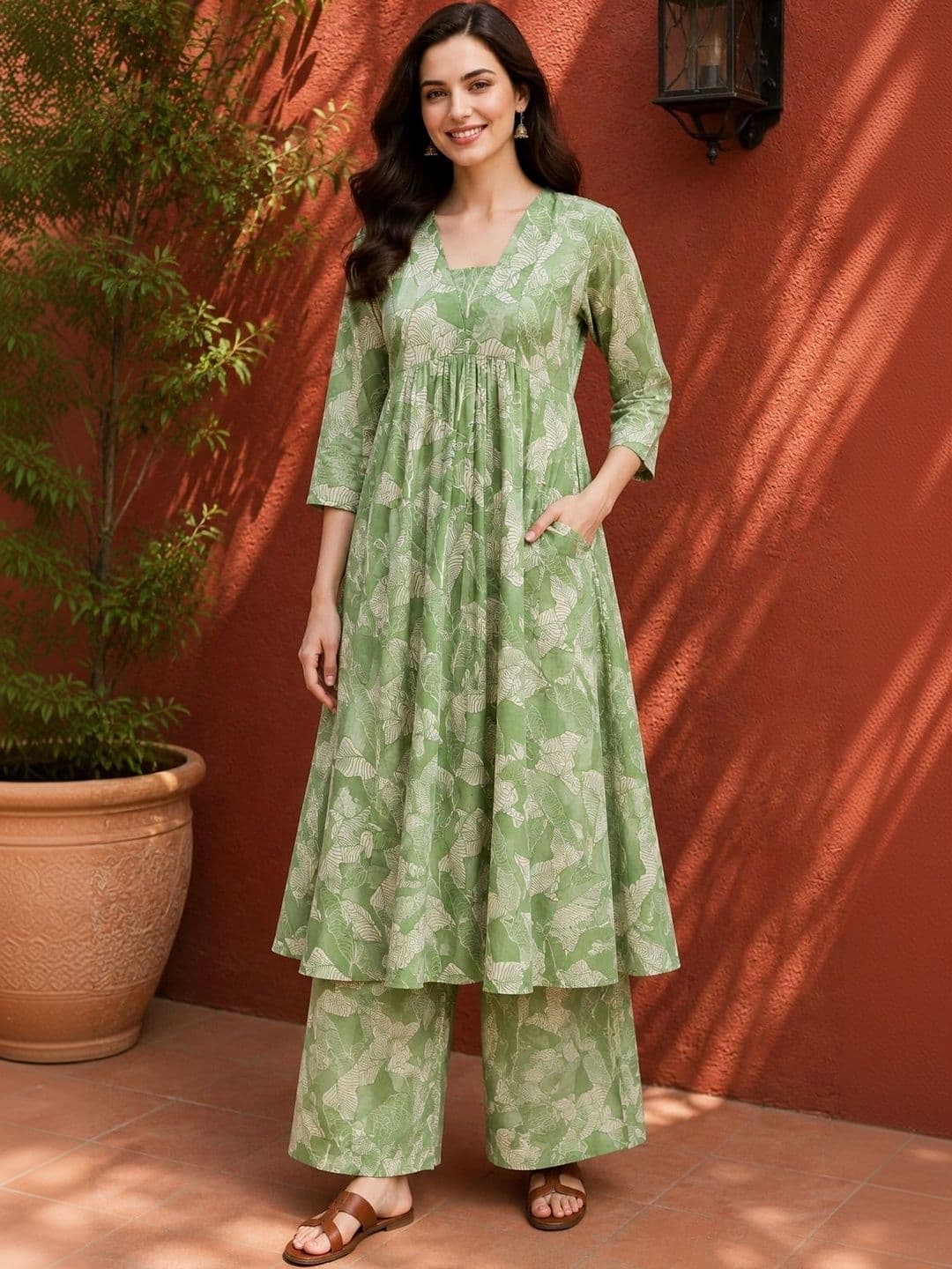 EVANORA Women Floral Printed Empire Kurta with Palazzos thumbnail 3