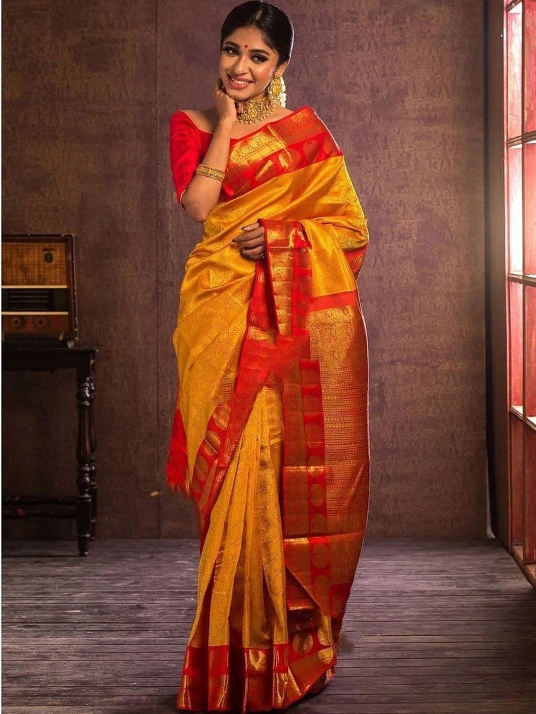 PAZVADI Woven Design Zari Silk Blend Designer Kanjeevaram Saree - view 1