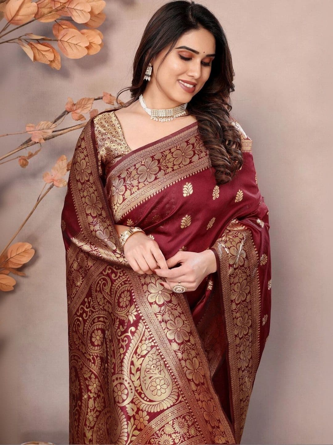 ODHNEE Woven Design Zari Silk Blend Designer Banarasi Saree thumbnail 4