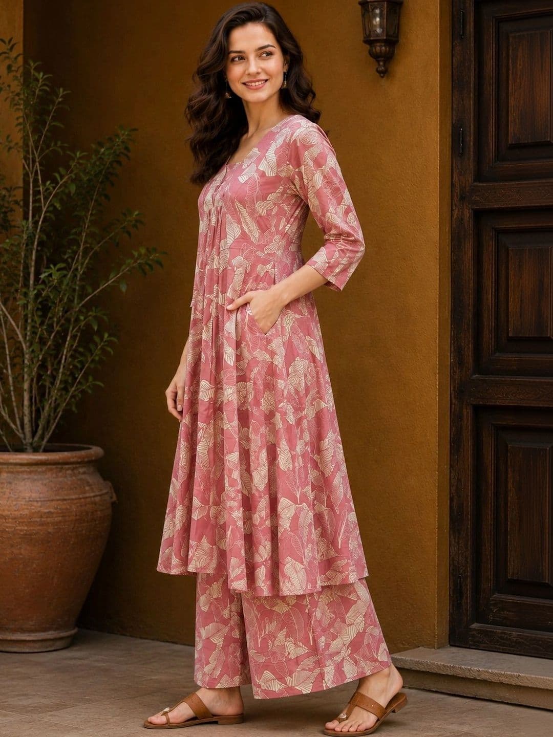 NEW ETHNIC 4 YOU Women Floral Printed Pleated Kurta with Palazzos thumbnail 3