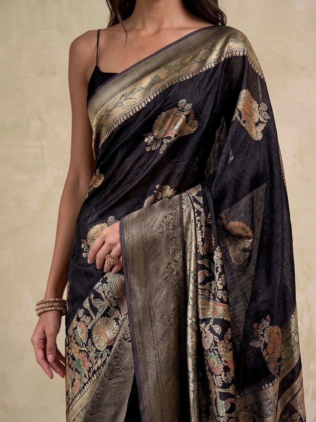 SAARA Woven Design Zari Silk Blend Saree thumbnail 3