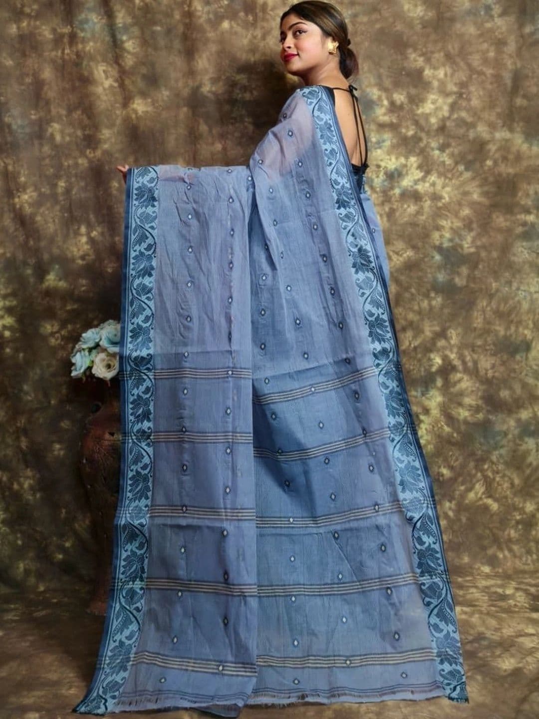 TANTSHREE Floral Embroidered Pure Cotton Saree thumbnail 4