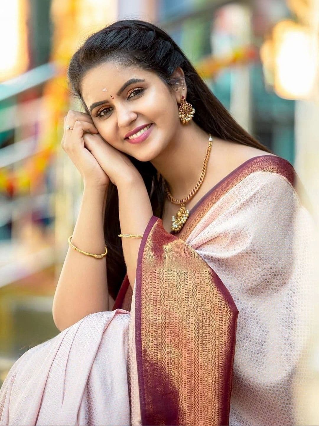 PAZVADI Woven Design Zari Silk Blend Designer Kanjeevaram Saree thumbnail 2
