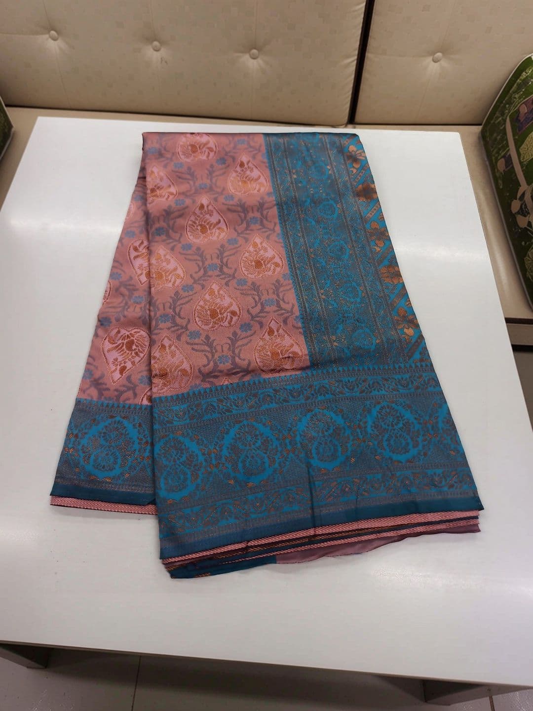 Milvia Ethnic Motifs Zari Silk Blend Designer Banarasi Saree thumbnail 3