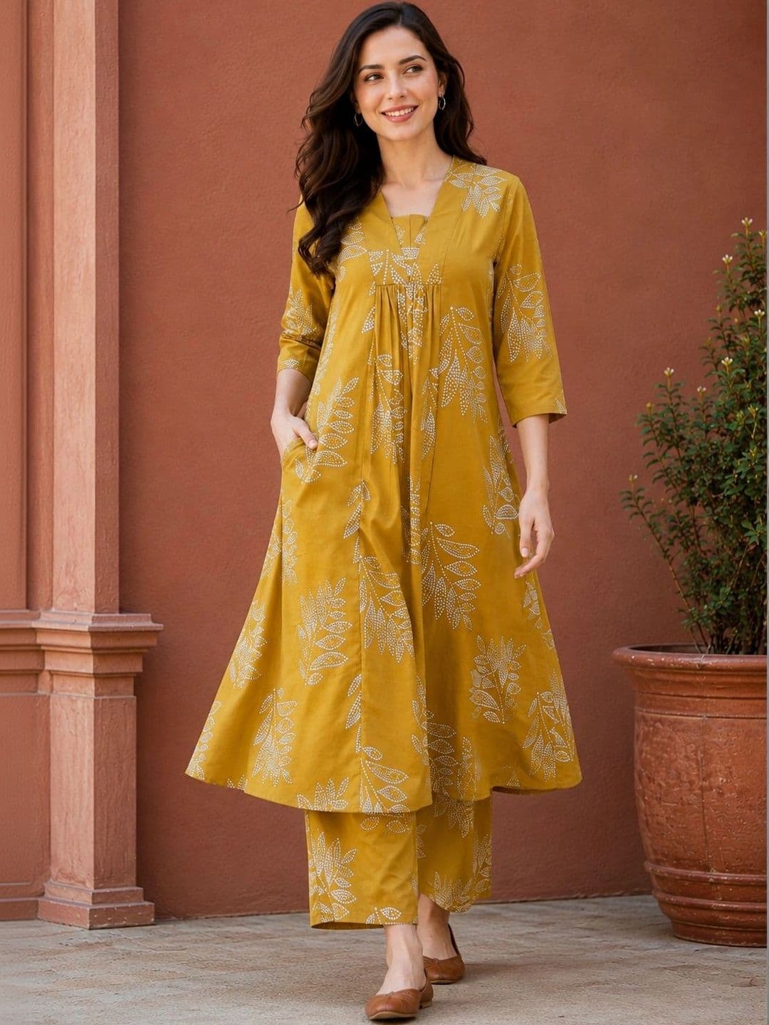 EVANORA Women Ethnic Motifs Printed Regular Kurta with Palazzos - view 1
