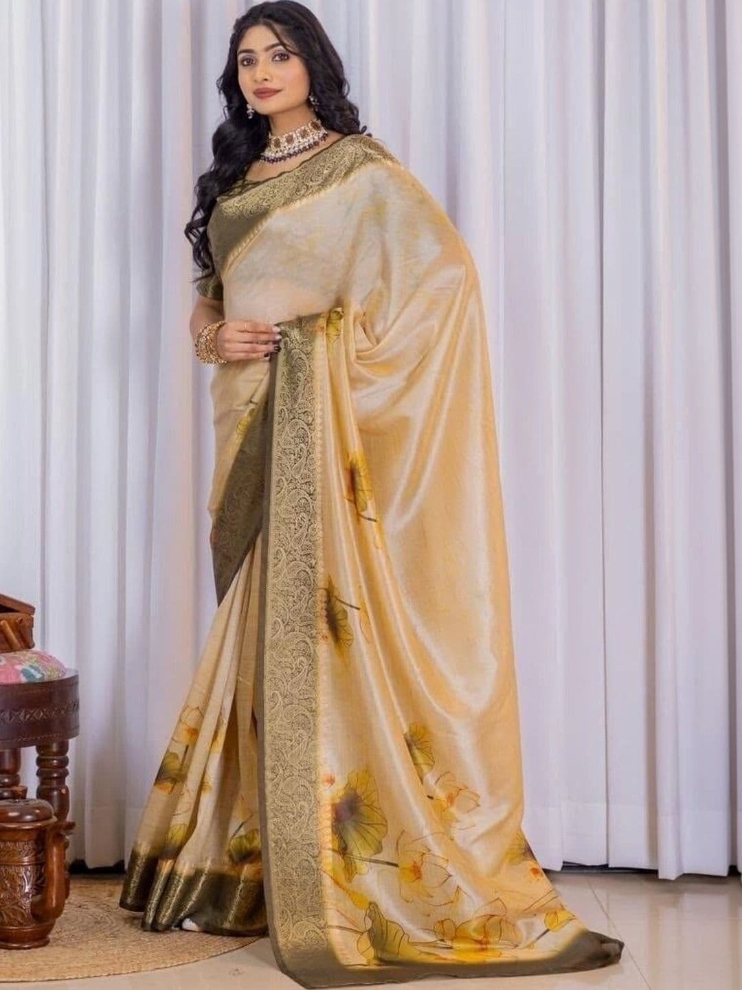 Sampada india Floral Silk Blend Saree thumbnail 2