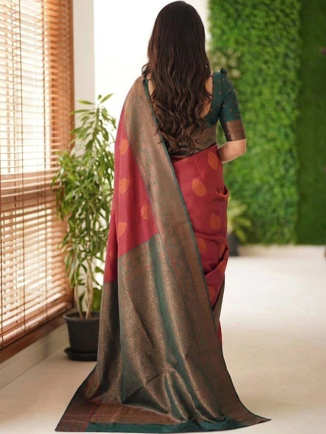 PAZVADI Woven Design Zari Silk Blend Designer Kanjeevaram Saree thumbnail 5