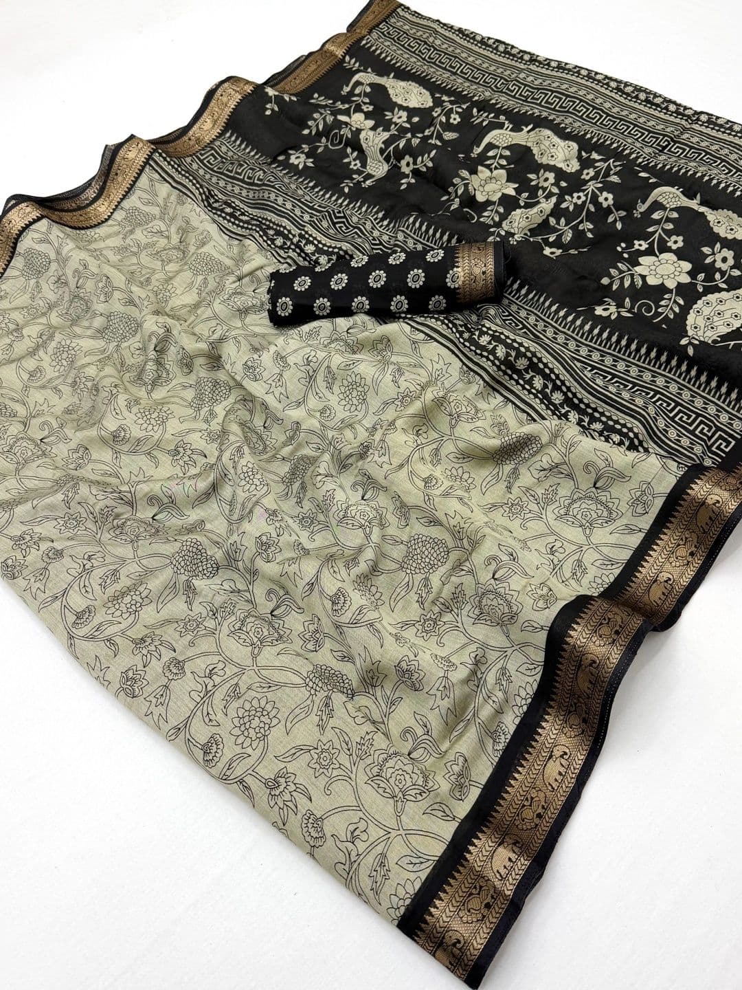 NARIVESH TRENDS Zari Saree thumbnail 2