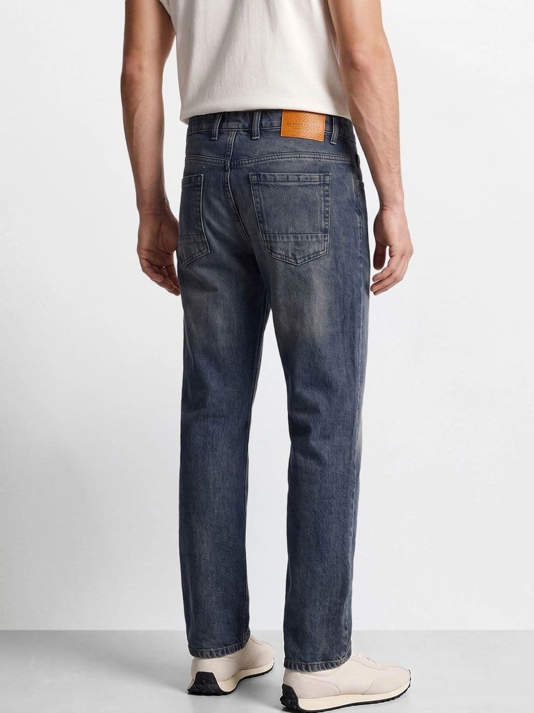 The Indian Garage Co Men Regular Fit Mid-Rise Low Distress Light Fade Jeans thumbnail 5