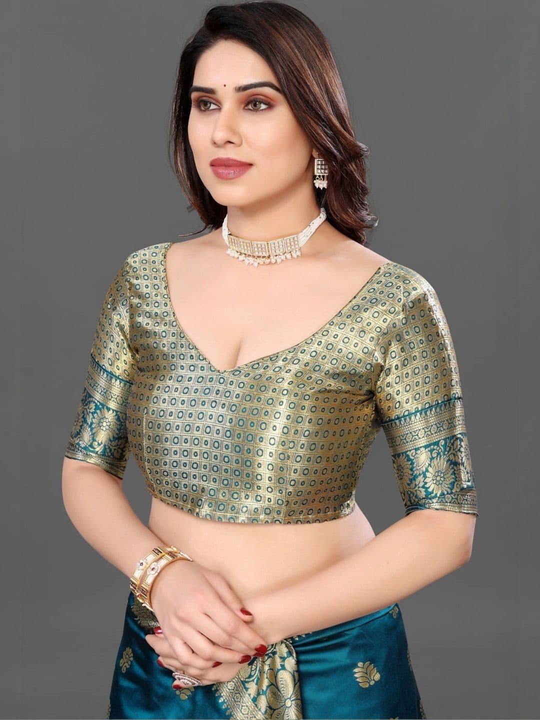 ODHNEE Woven Design Zari Silk Blend Designer Banarasi Saree thumbnail 4