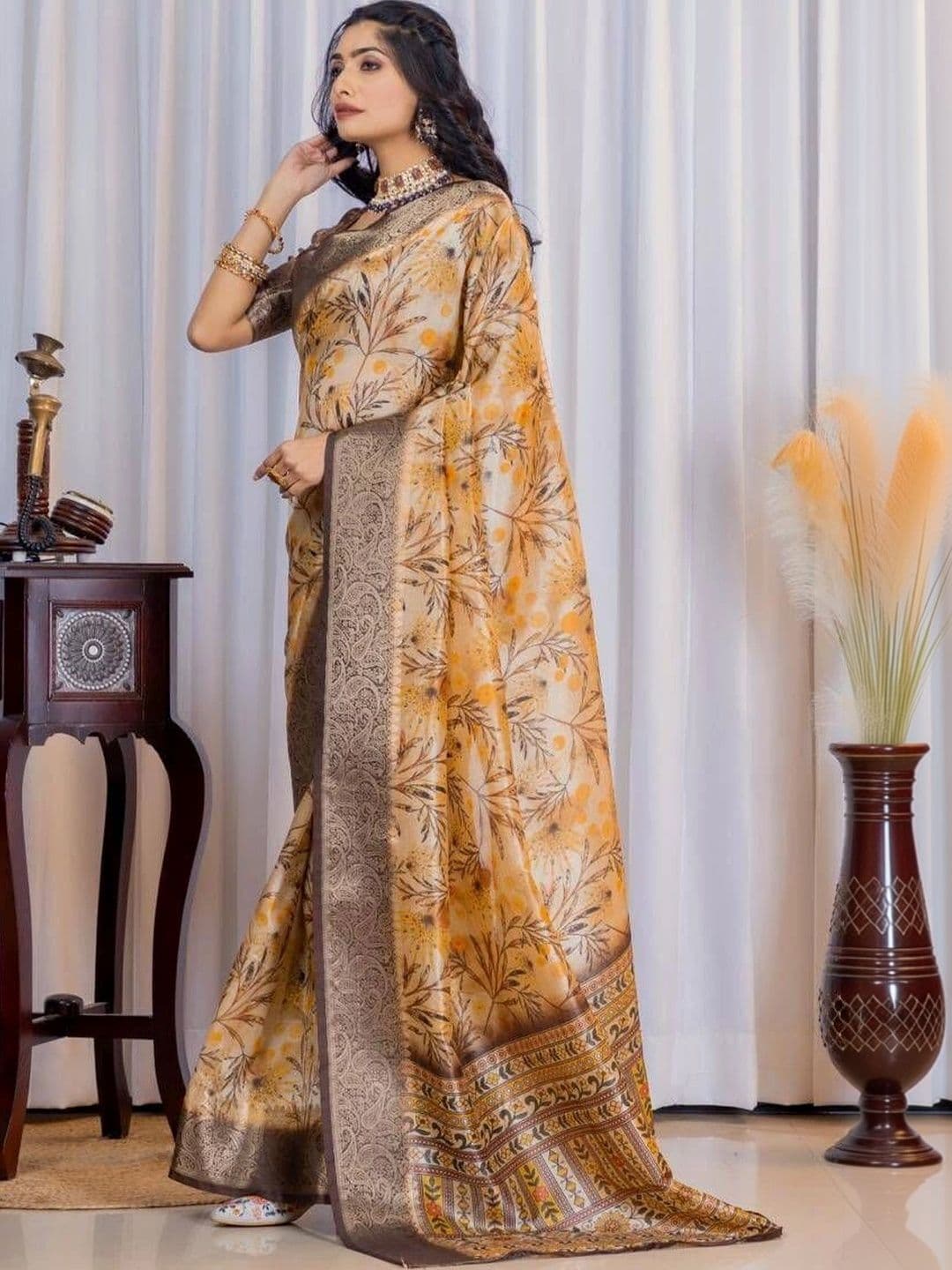 Sampada india Floral Silk Blend Saree thumbnail 5
