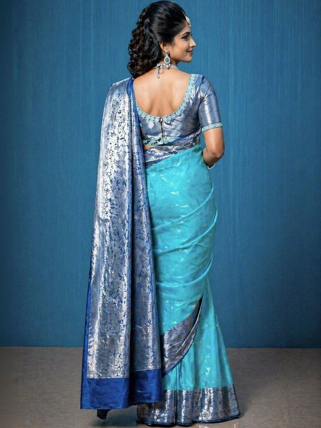 PAZVADI Woven Design Zari Silk Blend Designer Kanjeevaram Saree thumbnail 2