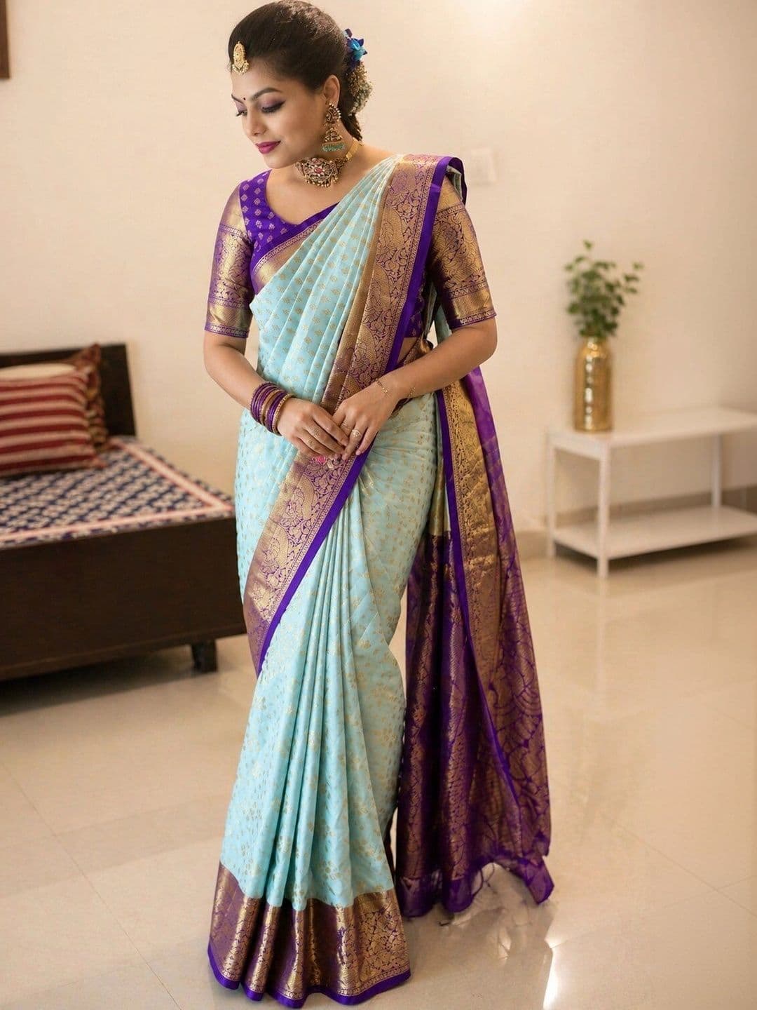 PAZVADI Woven Design Zari Silk Blend Designer Kanjeevaram Saree thumbnail 3