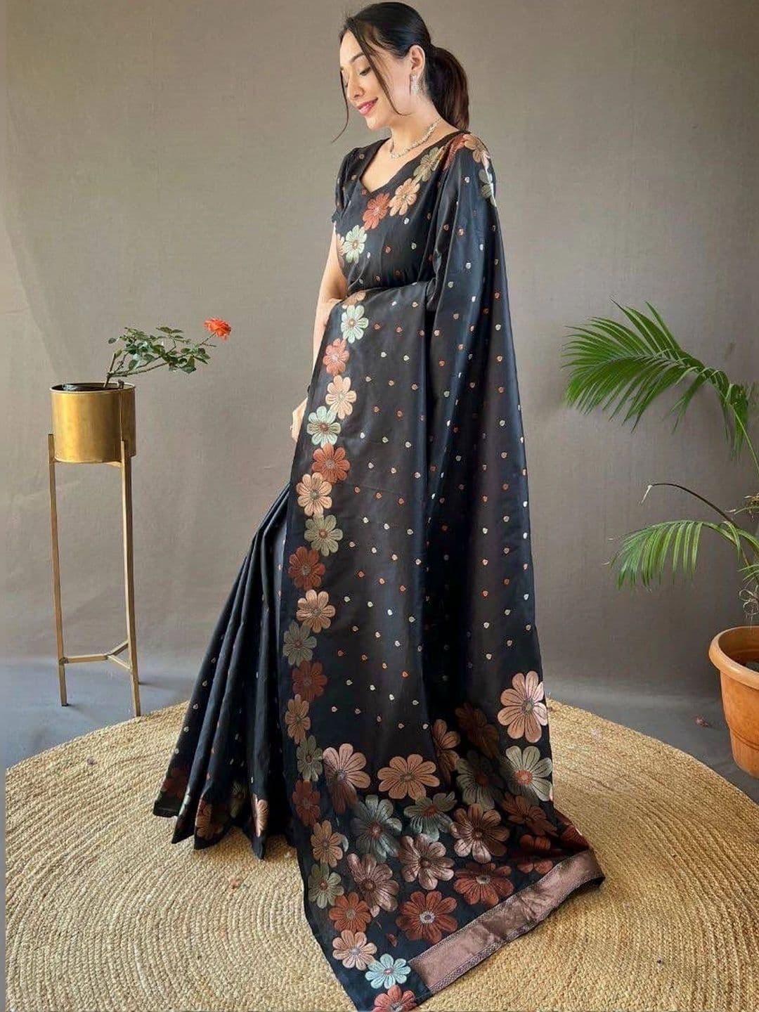PAZVADI Woven Design Zari Silk Blend Designer Kanjeevaram Saree thumbnail 4
