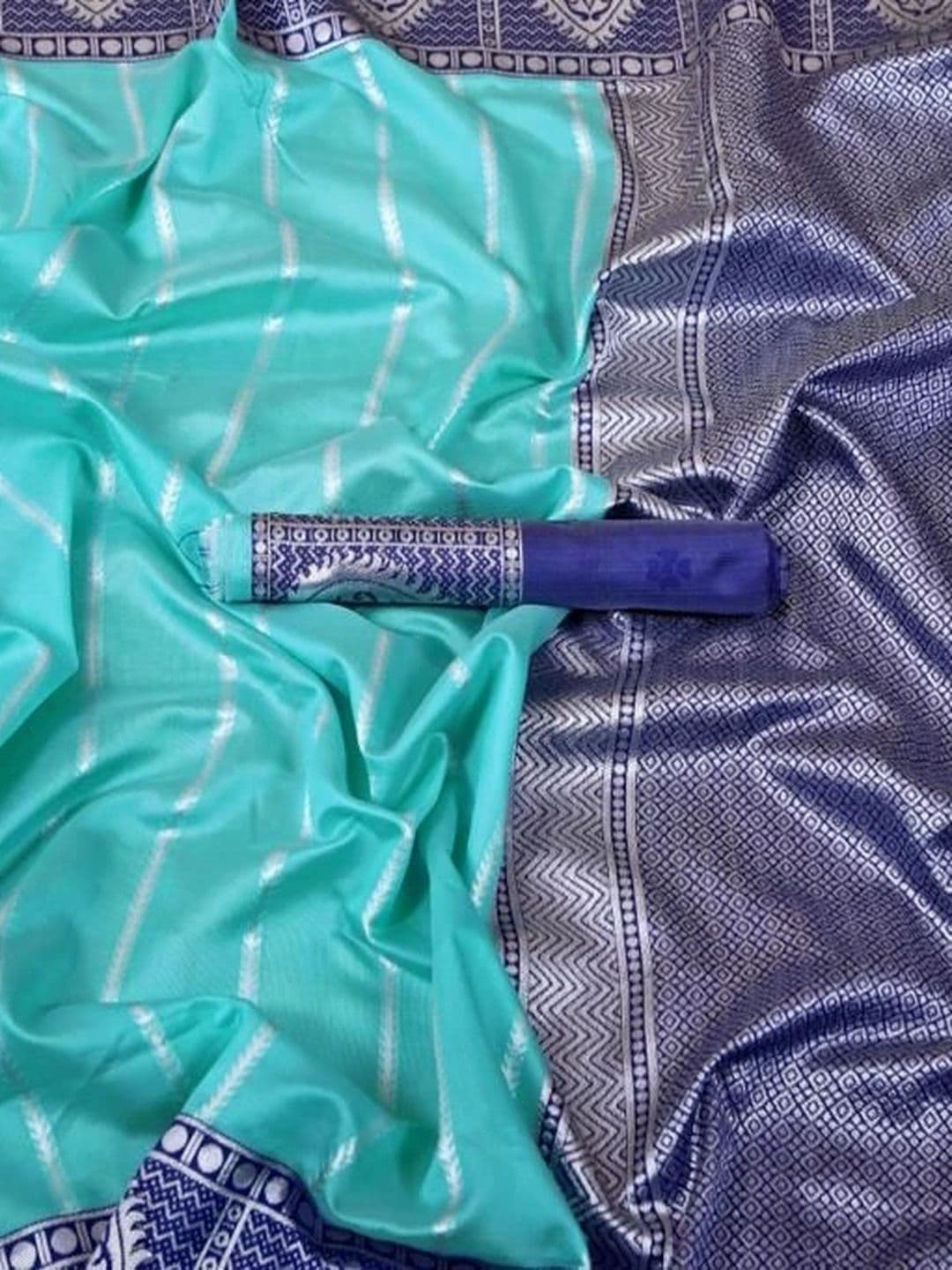PAZVADI Woven Design Zari Silk Blend Designer Kanjeevaram Saree thumbnail 3