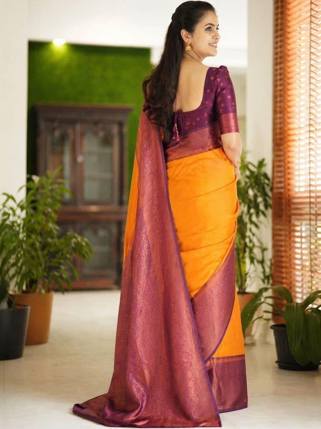 PAZVADI Woven Design Zari Silk Blend Designer Kanjeevaram Saree thumbnail 2