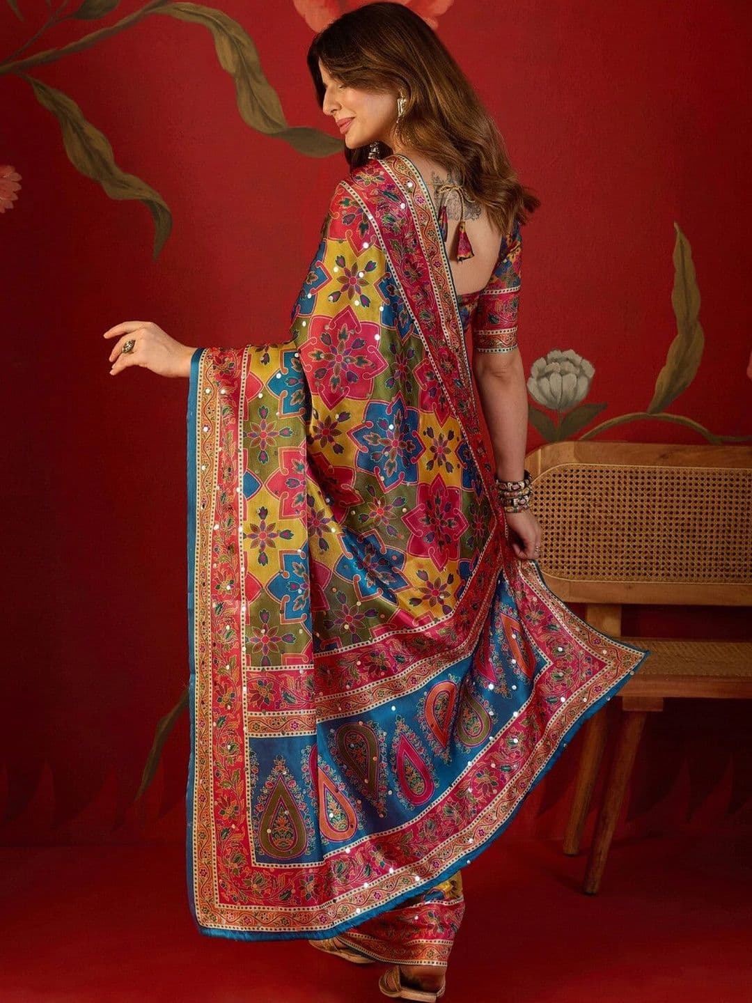 Sangria Ethnic Motifs Mirror Work Pure Georgette Saree thumbnail 2