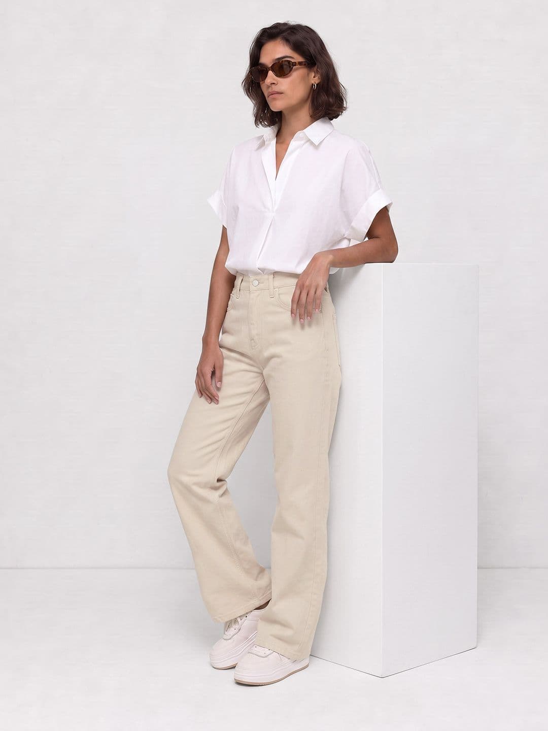 The Roadster Life Co. Women Straight Fit Stretchable Jeans thumbnail 2