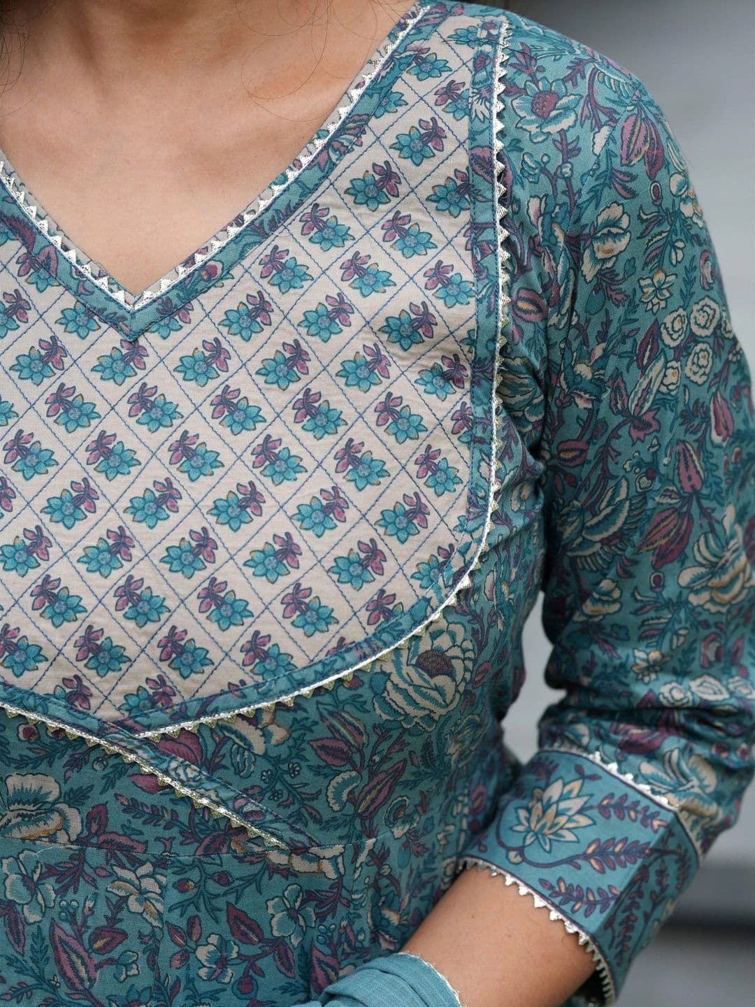 Dholkee Women Ethnic Motifs Printed Empire Gotta Patti Pure Cotton Kurta with Trousers & With Dupatta thumbnail 6