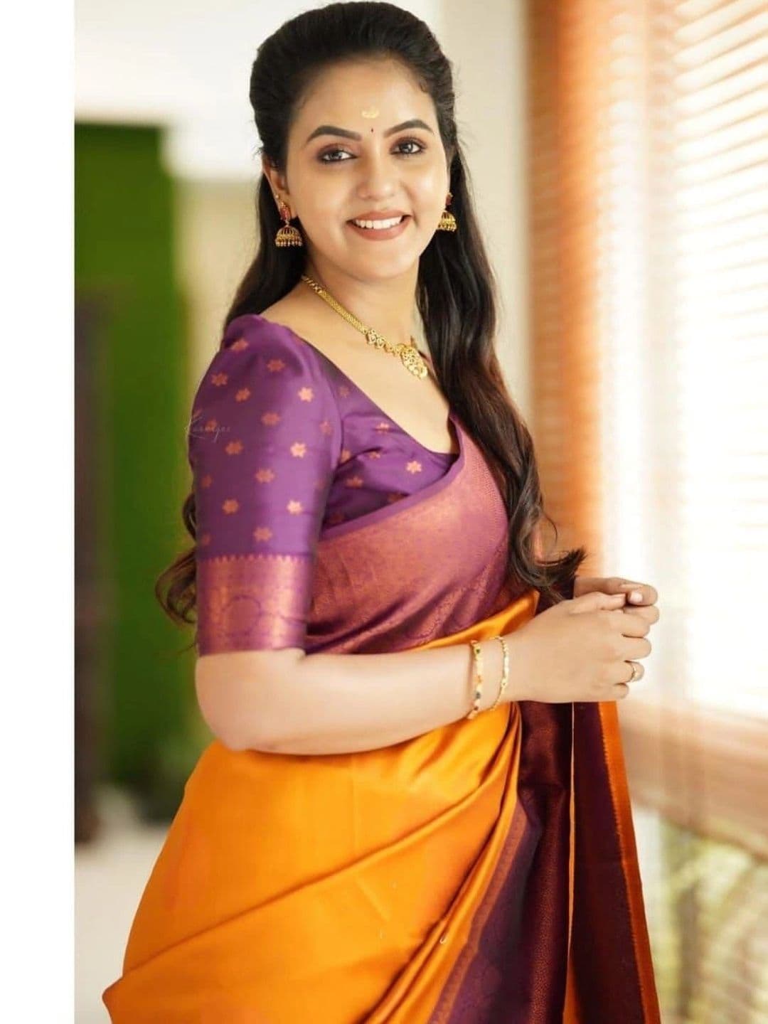 PAZVADI Woven Design Zari Silk Blend Designer Kanjeevaram Saree thumbnail 5