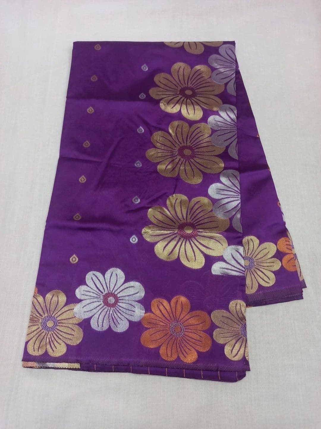 Milvia Floral Silk Blend Designer Banarasi Saree thumbnail 4