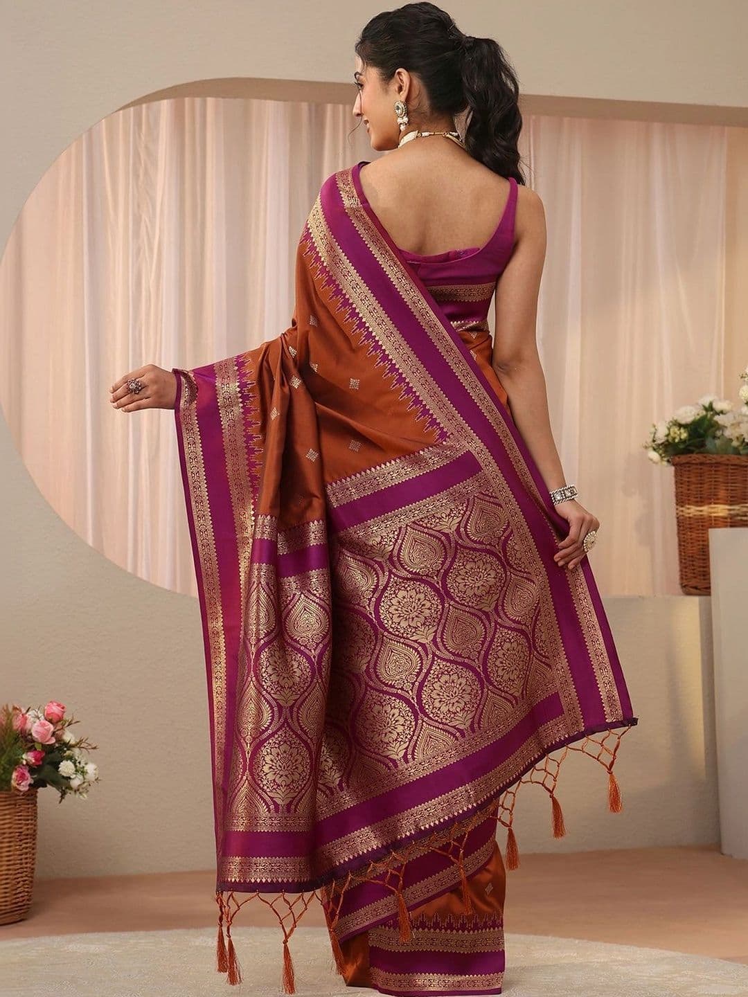 Libas Woven Design Zari Silk Blend Saree thumbnail 4