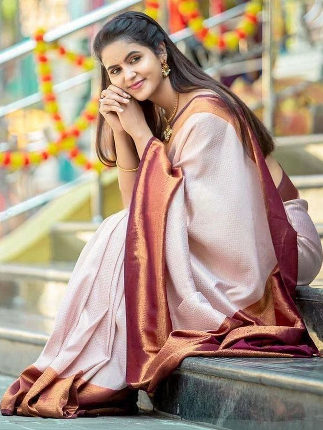 PAZVADI Woven Design Zari Silk Blend Designer Kanjeevaram Saree thumbnail 3